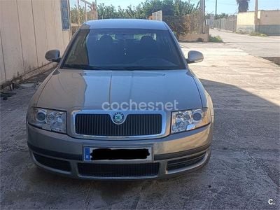 Usado Skoda Superb 115 CV (84 kW) 2008 Gris / plata Berlina