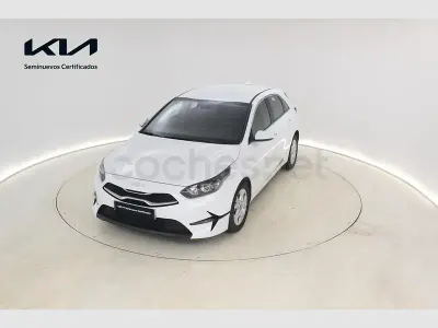 Usado Kia Ceed 100 CV (73 kW) 2025 Blanco Utilitario
