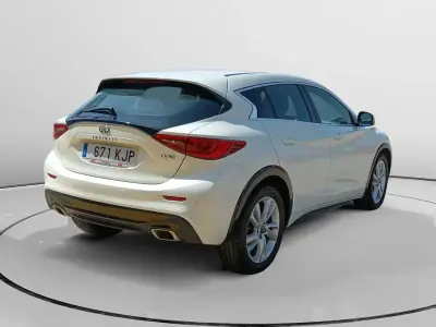 Usado Infiniti Q30 Premium 109 CV (80 kW) 2018 Blanco Utilitario