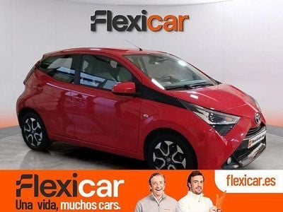 Usado Toyota Aygo X-play 72 CV (52 kW) 2019 Rojo Utilitario