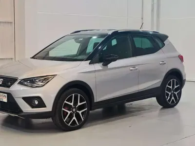 Usado Seat Arona Ecomotive 114 CV (83 kW) 2019 Gris SUV