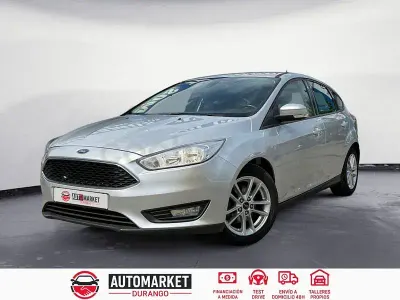 Usado Ford Focus Trend 125 CV (91 kW) 2015 Gris / plata Berlina