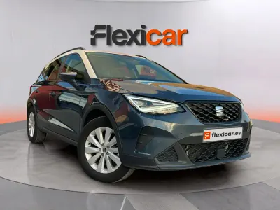 Usado Seat Arona Reference 95 CV (69 kW) 2023 Gris SUV