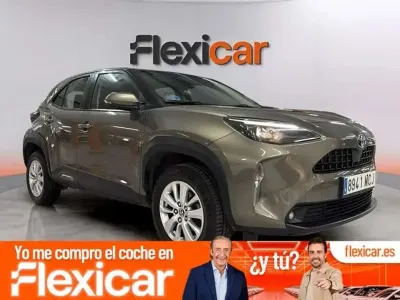 Usado Toyota Yaris Cross Business Edition 116 CV (85 kW) 2022 Verde SUV