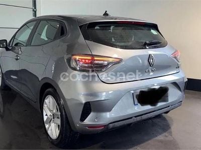 Gris / plata Usado 2024 Renault Clio V Equilibre Berlina | 17.500 € (Buen precio)
