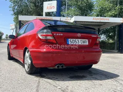 Usado Mercedes C220 143 CV (105 kW) 2005 Rojo Berlina