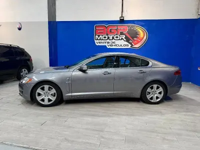 Usado Jaguar XF Luxury 240 HP (176 kW) 2010 Cinzento Sedan