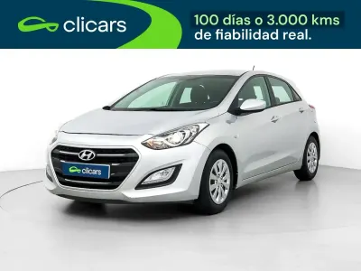 Usado Hyundai i30 100 CV (73 kW) 2016 Gris / plata Berlina