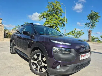 Usado Citroën C4 Feel 100 CV (73 kW) 2016 Violeta / lila Berlina