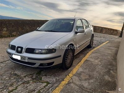 Usado Seat Leon Sport 150 CV (110 kW) 2001 Gris / plata Berlina