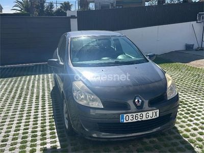 Usado Renault Clio II Authentique 75 CV (55 kW) 2008 Gris / plata Berlina