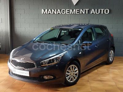 Usado Kia Ceed GT 90 CV (66 kW) 2015 Gris / plata Berlina