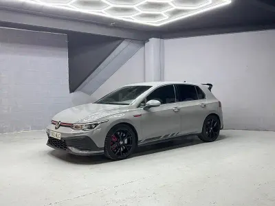 Usado VW Golf VII GTI Clubsport 301 CV (221 kW) 2021 Gris / plata Utilitario