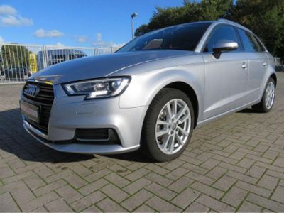 Usado Audi A3 Design 2018 Plata metalizado Berlina