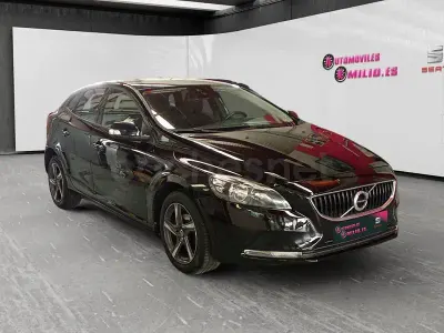 Usado Volvo V40 R-Design Momentum 120 CV (88 kW) 2016 Negro Familiar