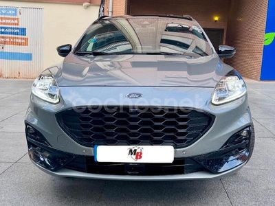 Gris / plata Usado 2023 Ford Kuga ST-Line X SUV | 31.990 €