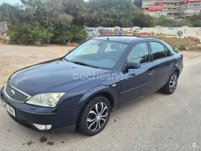 Usado Ford Mondeo Futura 130 CV (95 kW) 2005 Azul Berlina
