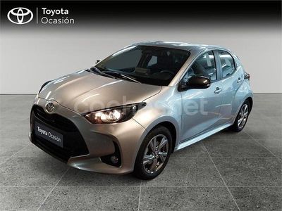 Gris / plata Usado 2024 Toyota Yaris Hybrid Active Berlina | 23.595 € (Un poco caro)