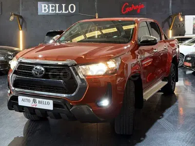 Käytetty Toyota HiLux 204 HP (150 kW) 2022 Oranssi Nouto