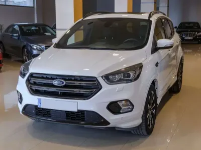 Usado Ford Kuga ST-Line 176 CV (129 kW) 2019 Blanco SUV