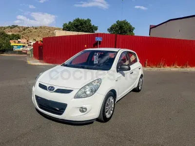 Usado Hyundai i20 Comfort 100 CV (73 kW) 2010 Blanco Utilitario