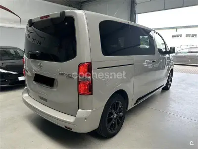 Usado Toyota Proace Verso Luxury 177 CV (130 kW) 2022 Gris / plata Familiar