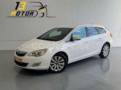 Blanco Usado 2011 Opel Astra Enjoy Familiar | 6490 € (Caro)
