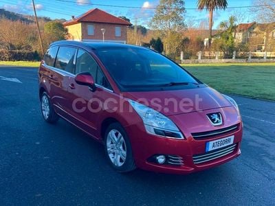 Granate Usado 2011 Peugeot 5008 Allure Monovolumen | 5499 € (Super precio)