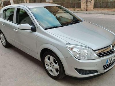 Używany Opel Astra Enjoy 90 KM (66 kW) 2007 Szary Hatchback