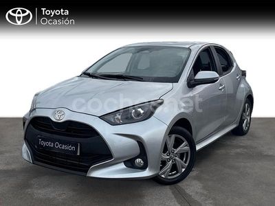 Gris / plata Usado 2024 Toyota Yaris Hybrid Active Berlina | 22.190 € (Un poco caro)