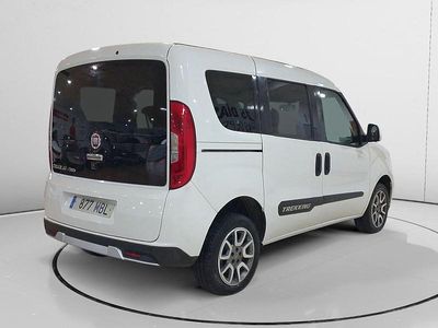 Usado Fiat Doblò Trekking 120 CV (88 kW) 2022 Blanco Monovolumen