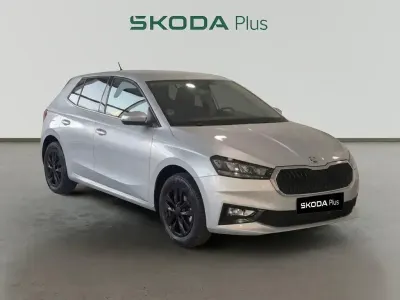 Nuevo Skoda Fabia Selection 95 CV (69 kW) 2025 Gris plata Utilitario