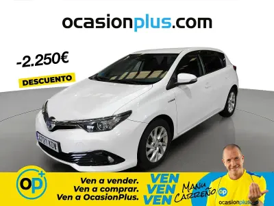 Usado Toyota Auris Hybrid Active 136 CV (100 kW) 2017 Blanco Berlina