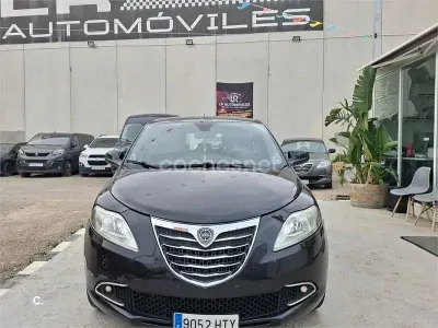 Usado Lancia Ypsilon 95 CV (69 kW) 2013 Negro Utilitario