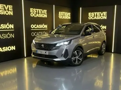Usado Peugeot 3008 Allure 131 CV (96 kW) 2022 Gris SUV