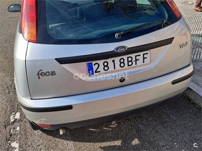 Käytetty Ford Focus Trend 90 HP (66 kW) 2001 Harmaa Sedan