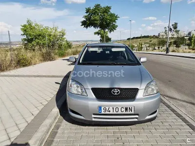 Usado Toyota Corolla Luna 116 CV (85 kW) 2004 Gris / plata Berlina