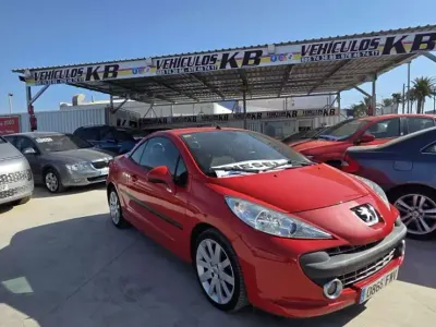 Usado Peugeot 207 CC Sport 109 CV (80 kW) 2007 Rojo Descapotable