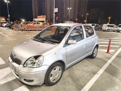 Usado Toyota Yaris T3 87 CV (63 kW) 2005 Gris / plata Berlina
