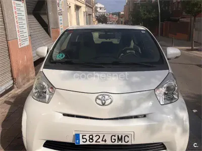 Usado Toyota iQ 68 CV (50 kW) 2009 Blanco Utilitario