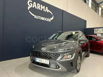 Usado Hyundai Kona 141 CV (103 kW) 2022 Gris / plata SUV