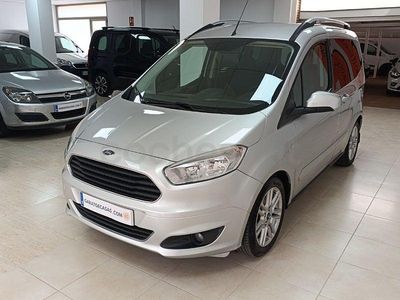 Usado Ford Tourneo Courier Titanium 100 CV (73 kW) 2017 Gris / plata Monovolumen
