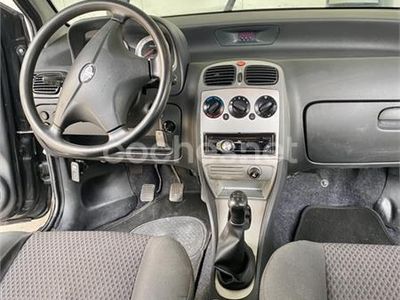 Usado Tata Indica 85 CV (62 kW) 2010 Negro Utilitario