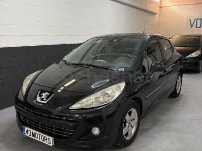 Usado Peugeot 207 Active 95 CV (69 kW) 2011 Negro Berlina