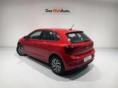 Usado VW Polo Life 95 CV (69 kW) 2023 Rojo Utilitario
