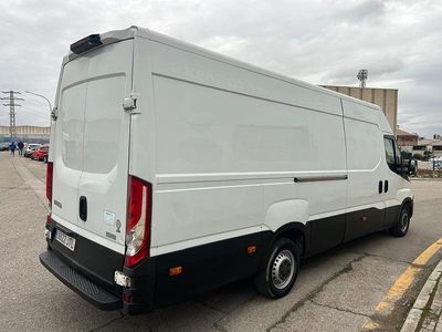 Usado Iveco Daily 145 CV (106 kW) 2016 Blanco Berlina