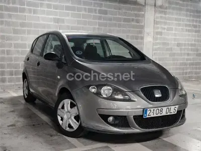 Usado Seat Altea Sport 102 CV (75 kW) 2006 Gris / plata Monovolumen