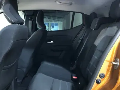 Usado Dacia Sandero Comfort 91 CV (66 kW) 2022 Naranja Berlina