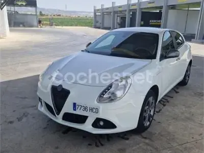 Usado Alfa Romeo Giulietta Distinctive 120 CV (88 kW) 2011 Blanco Utilitario