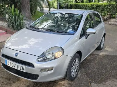 Usado Fiat Punto Easy 95 CV (69 kW) 2014 Gris Utilitario
